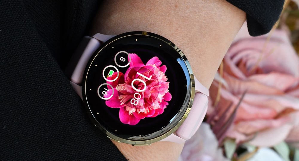 Dámské hodinky Venu 3S na ruce